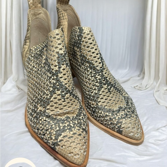 Dolce Vita Shoes - Dolce Vita Boots size 6.5 Western Booties Pointed Toe Block Heel